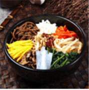 비빔밥이 담긴 그릇 사진